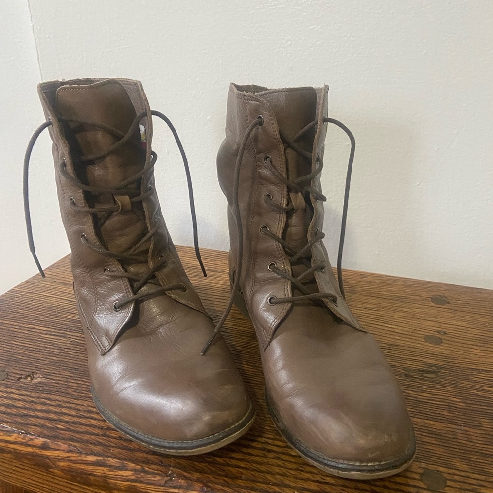 Boutique 9 Rut Taupe Brown Leather Combat Boots w/o original box